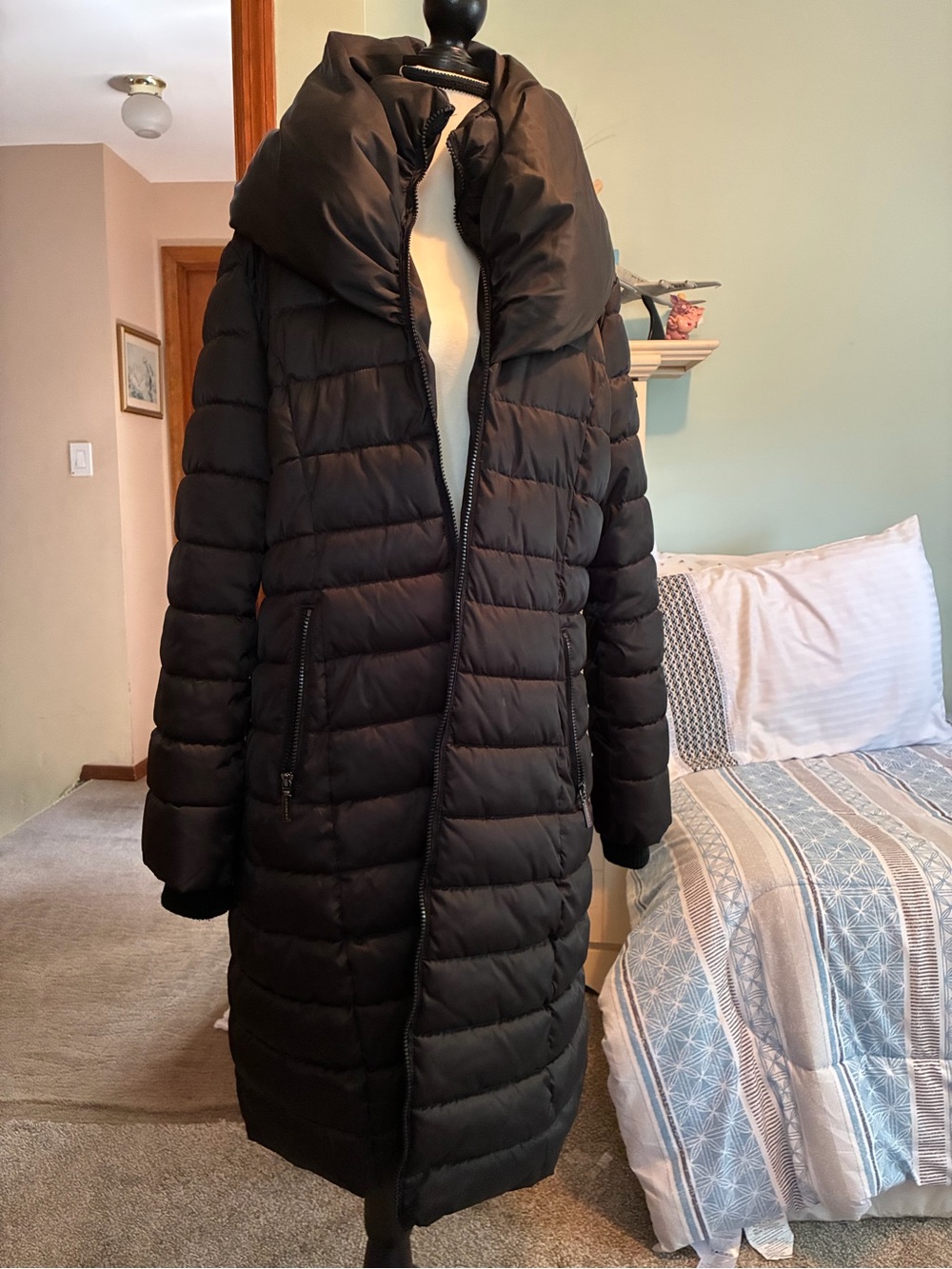 Women's Black Puffer Coat with Oversized Collar and hood